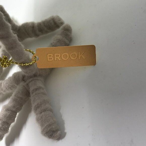 NWT Wondershop Featherly Friends Fabric Bird 2023 Brook with white coat and hat - Picture 6 of 8